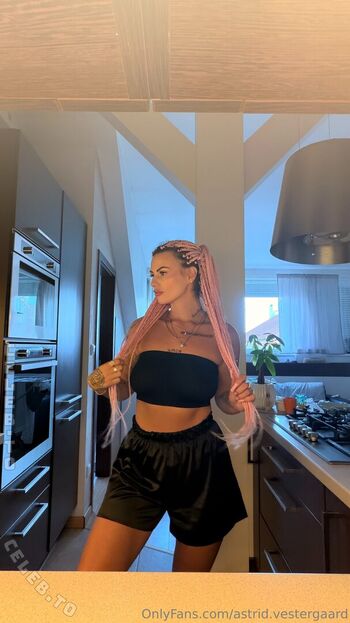 Karolinka ofi page leaked private photo uncensored HD quality