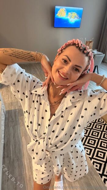 Karolinka ofi page leaked private photo uncensored HD quality