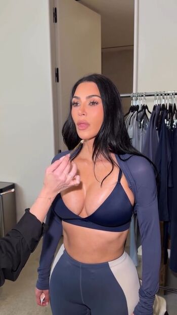 Kim kardashian  page leaked private photo uncensored HD quality