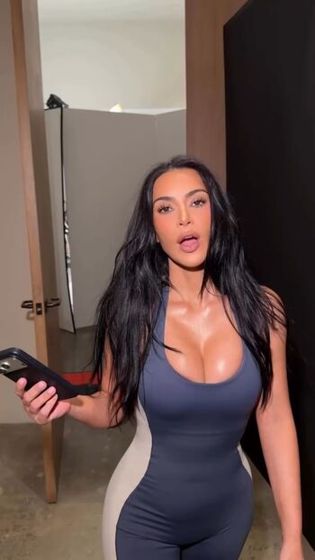 Kim kardashian  page leaked private photo uncensored HD quality