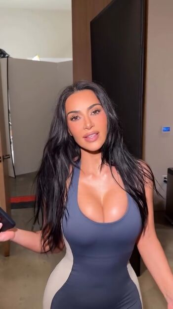 Kim kardashian  page leaked private photo uncensored HD quality