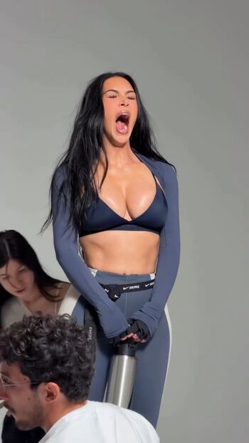 Kim kardashian  page leaked private photo uncensored HD quality
