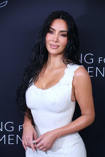 Kim kardashian  page leaked private photo uncensored HD quality