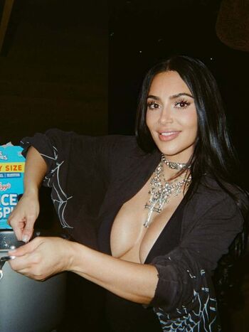 Kim kardashian  page leaked private photo uncensored HD quality