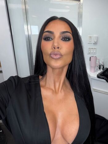 Kim kardashian  page leaked private photo uncensored HD quality