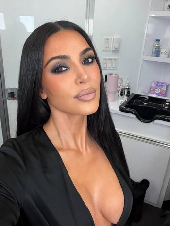 Kim kardashian  page leaked private photo uncensored HD quality