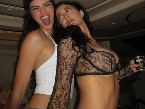 Kylie jenner  page leaked private photo uncensored HD quality