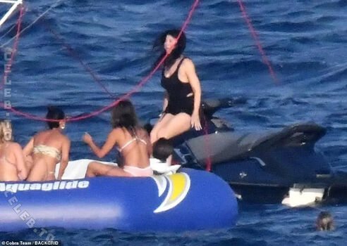 Kylie jenner leaked private photo uncensored HD quality