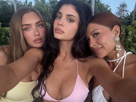 Kylie jenner leaked private photo uncensored HD quality