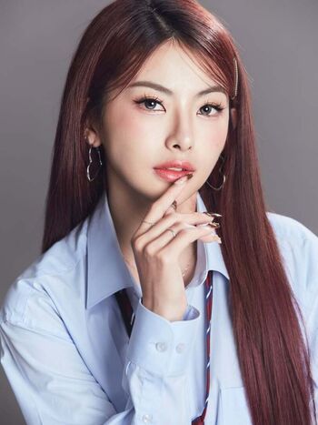 Laurensia Ineke Lrnsiakke ????????