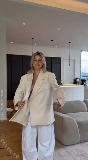 Lea breuer page leaked private photo uncensored HD quality