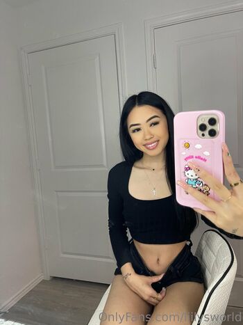 Liilysworld leaked private photo uncensored HD quality