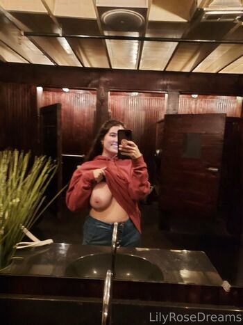 Lilyrose leaked private photo uncensored HD quality