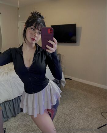 Lolaknivesxz leaked private photo uncensored HD quality