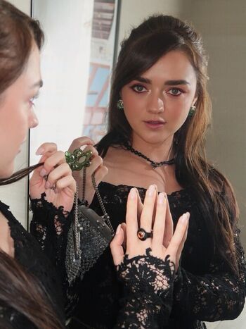 Maisie williams page leaked private photo uncensored HD quality