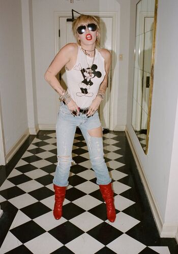 Miley cyrus page leaked private photo uncensored HD quality