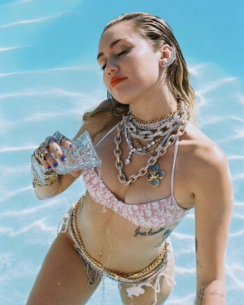 Miley cyrus page leaked private photo uncensored HD quality