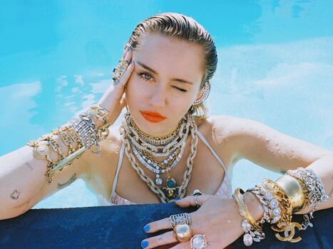 Miley cyrus page leaked private photo uncensored HD quality