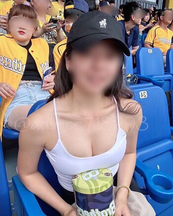 Full leaked Mrsfoxxie/ private onlyfans photo