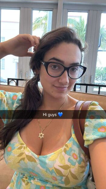 Qveenjulia  page leaked private photo uncensored HD quality