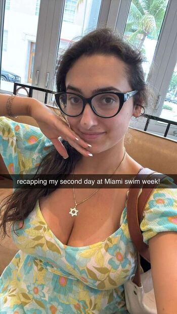 Qveenjulia  page leaked private photo uncensored HD quality