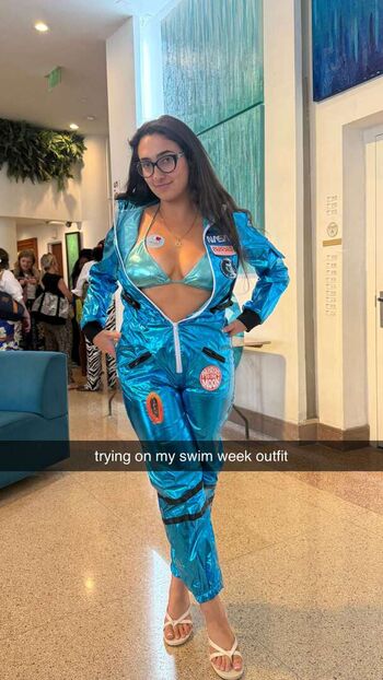 Qveenjulia  page leaked private photo uncensored HD quality