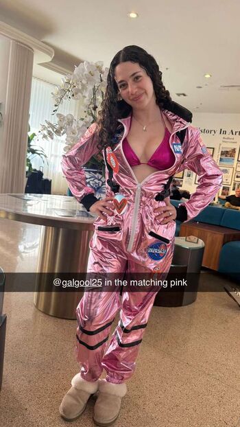 Qveenjulia  page leaked private photo uncensored HD quality