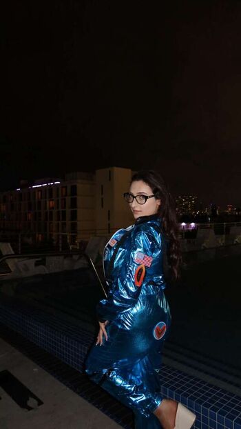 Qveenjulia  page leaked private photo uncensored HD quality