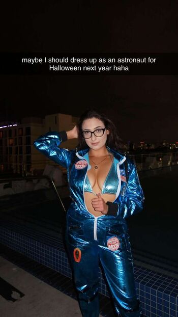 Qveenjulia leaked private photo uncensored HD quality
