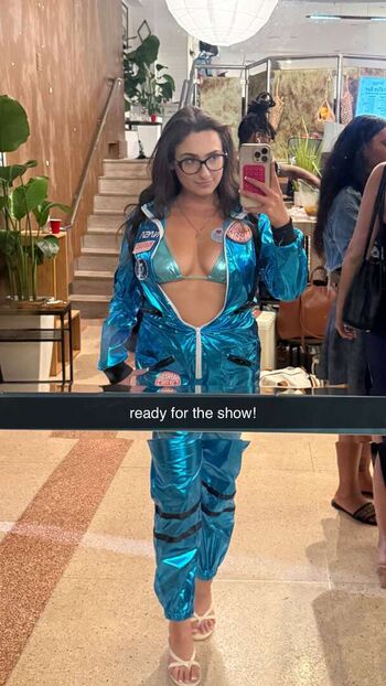 Qveenjulia leaked private photo uncensored HD quality