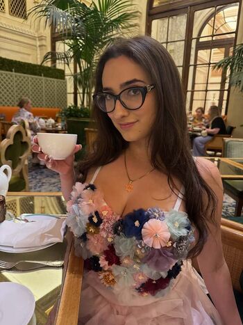 Qveenjulia leaked private photo uncensored HD quality