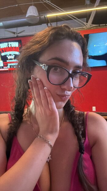 Qveenjulia leaked private photo uncensored HD quality