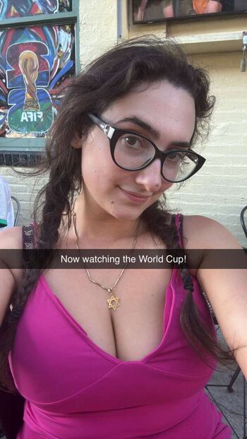 Qveenjulia leaked private photo uncensored HD quality