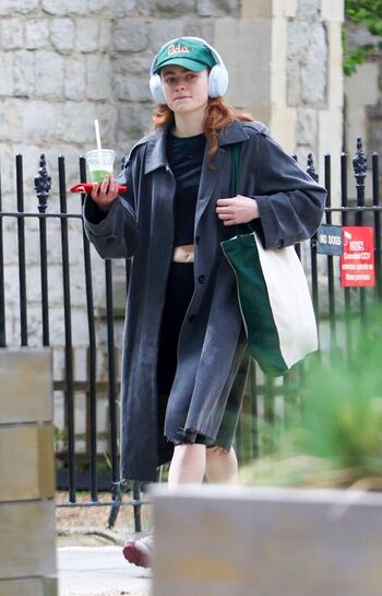 Sadie sink page leaked private photo uncensored HD quality