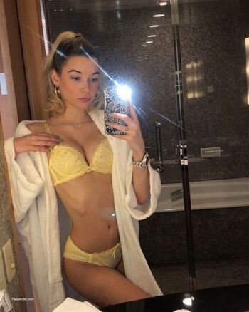 Sarahfuckingsnyder page leaked private photo uncensored HD quality