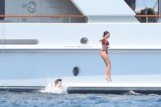 Selena gomez leaked private photo uncensored HD quality