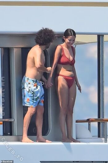 Selena gomez leaked private photo uncensored HD quality