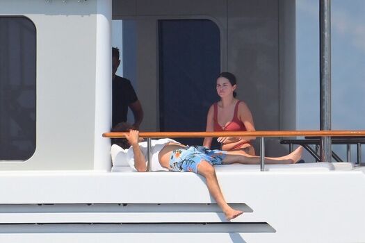 Selena gomez leaked private photo uncensored HD quality