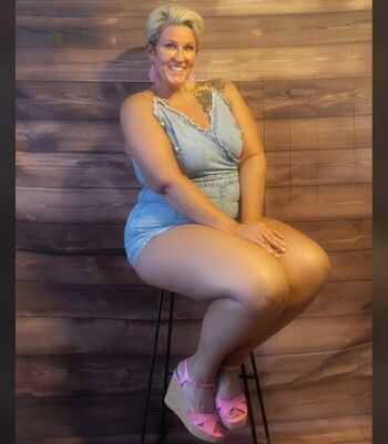 Shellybelly leaked private photo uncensored HD quality