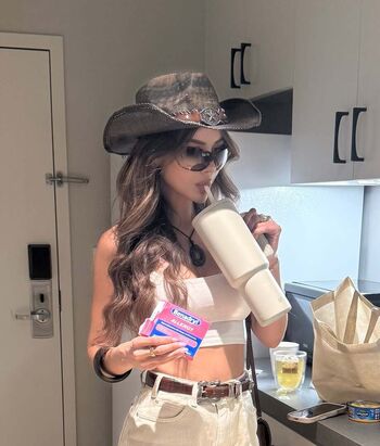 Sssniperwolf  page leaked private photo uncensored HD quality
